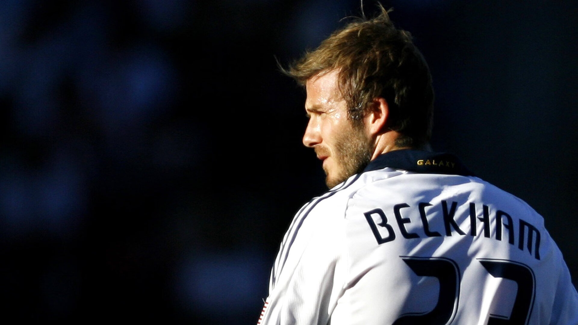 开云官网-风范绿茵，姆巴佩赛前列队迎波尔图，尊重对手彰显大将气度，姆巴佩列队迎波尔图，大将风范彰显尊重